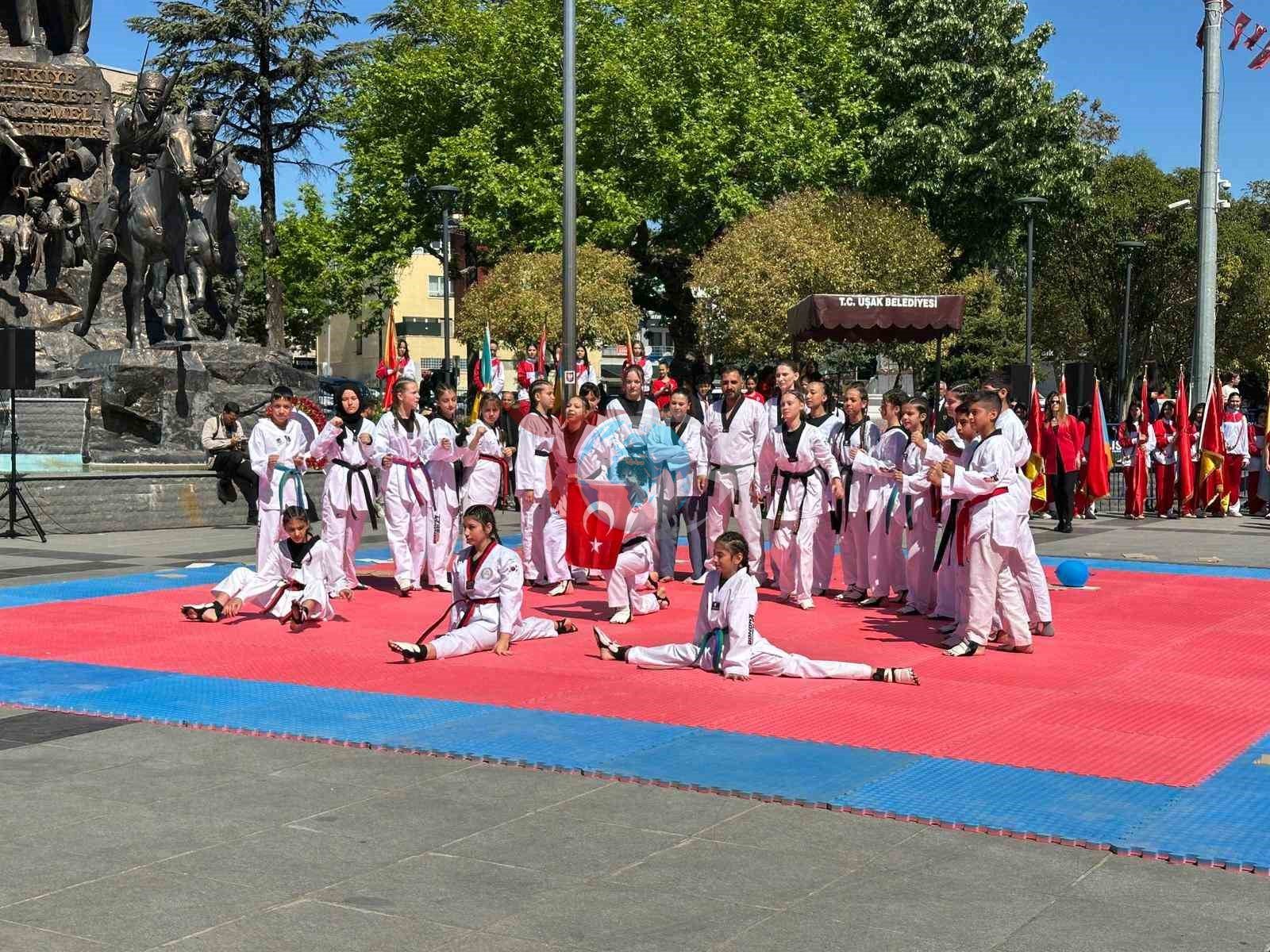 19 May Atatürkü Anma, Gənclik və İdman Bayramı Uşakda coşğu ilə qeyd olundu