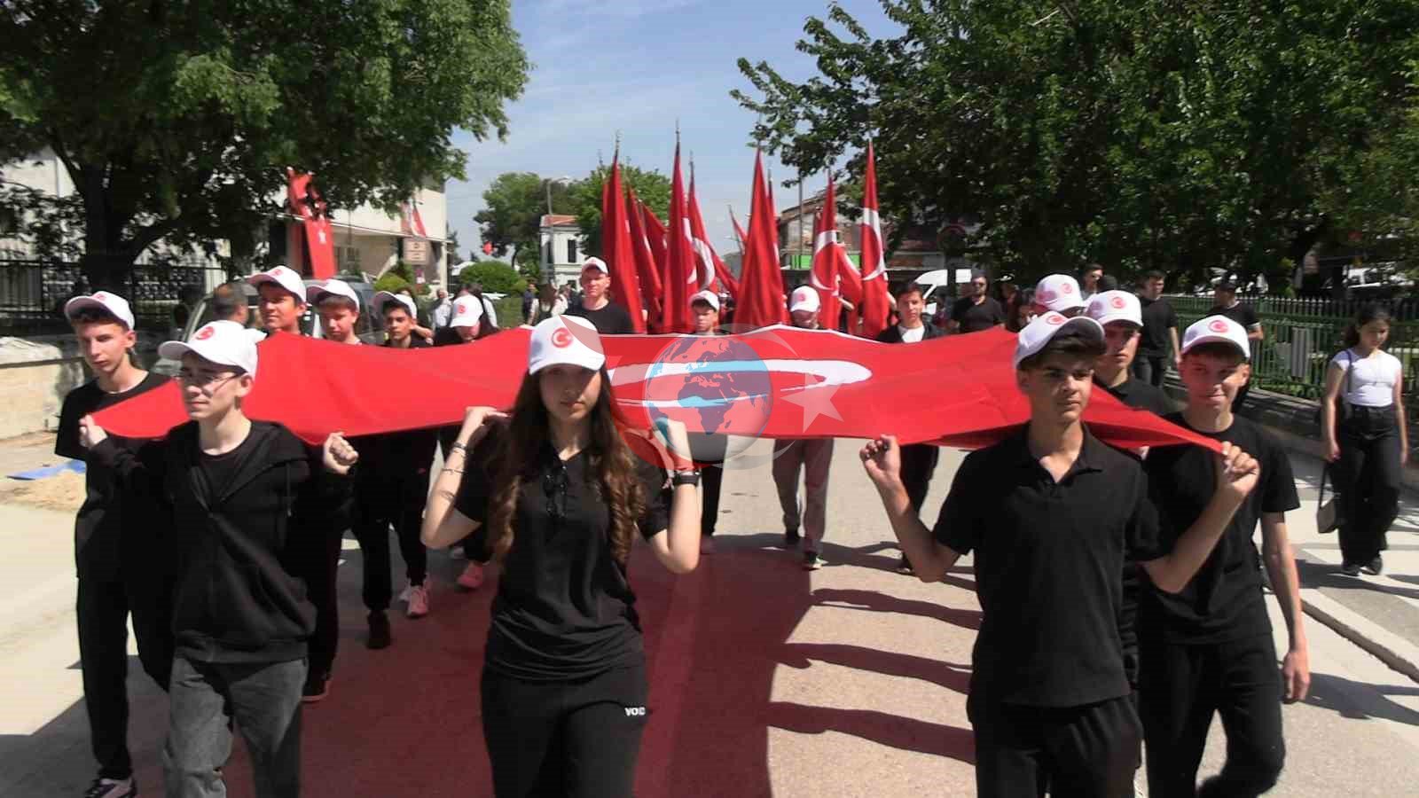 Edirne'de 19 Mayıs Coşkusu: Gençler Bayram Alanlarına Akın Etti