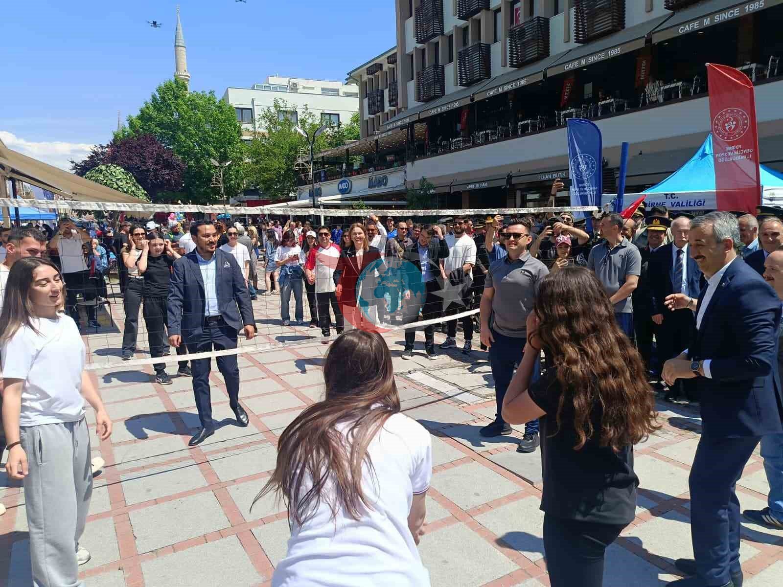 19-njy maýda Edirne baýdagyny alan adam: class = 