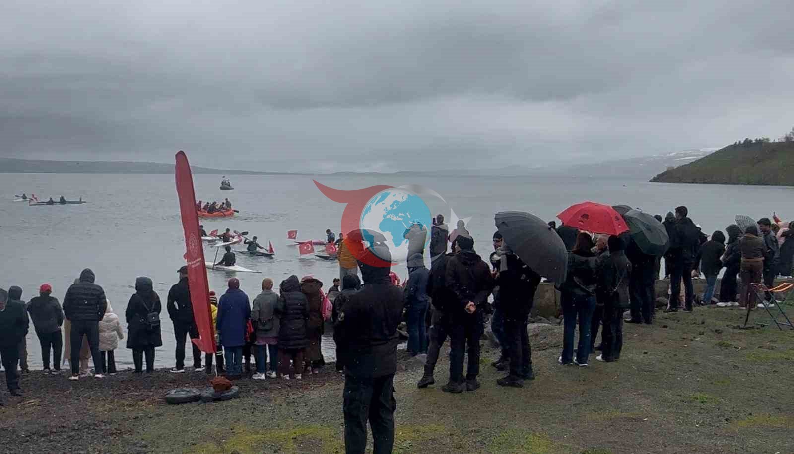 Çıldır Gölü'nde 19 Mayıs'ta Su Sporları Gösterisi Büyüledi