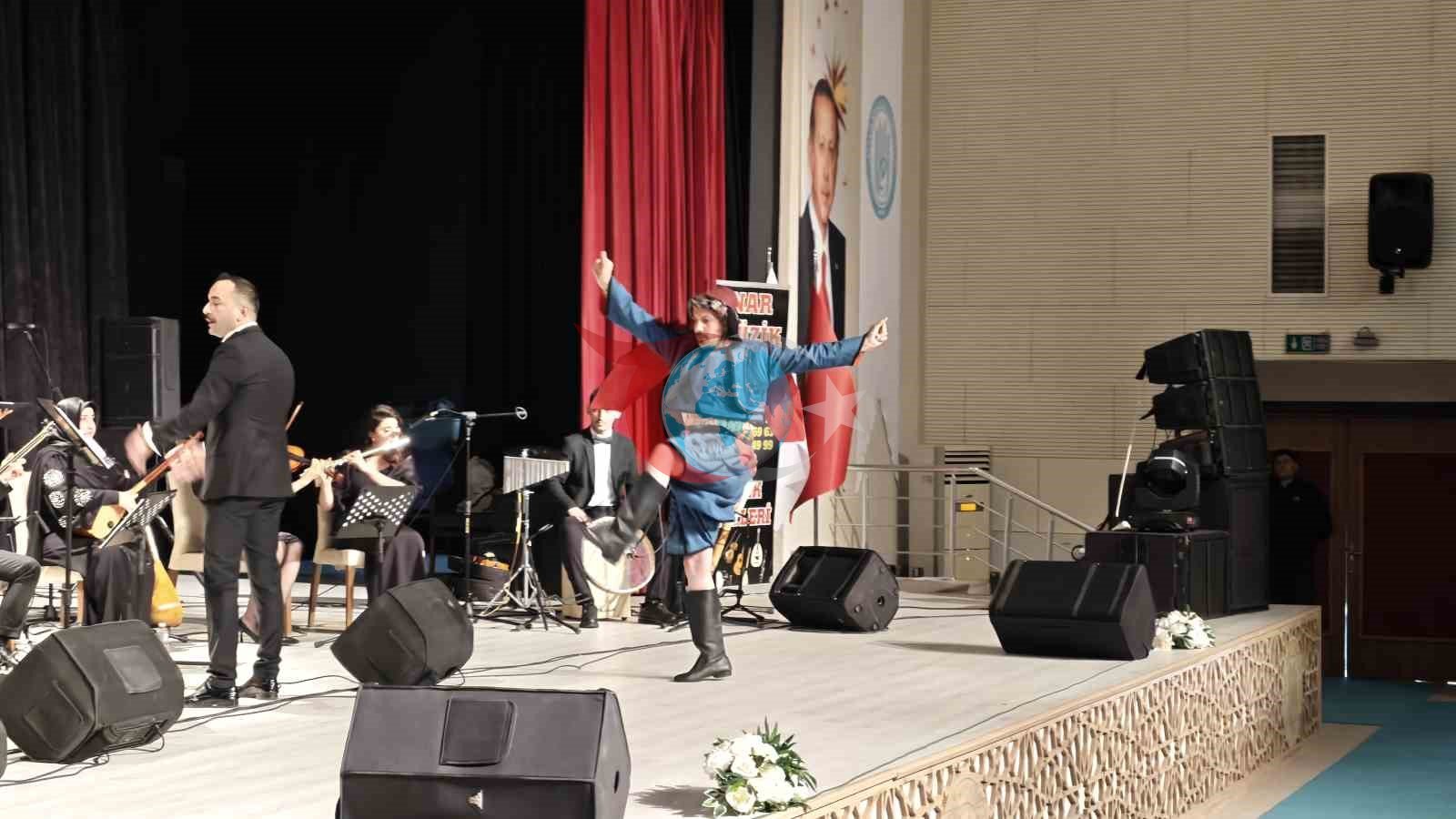 Bitlis'te Maarif Orkestrası ve Korosu'ndan Unutulmaz Konser