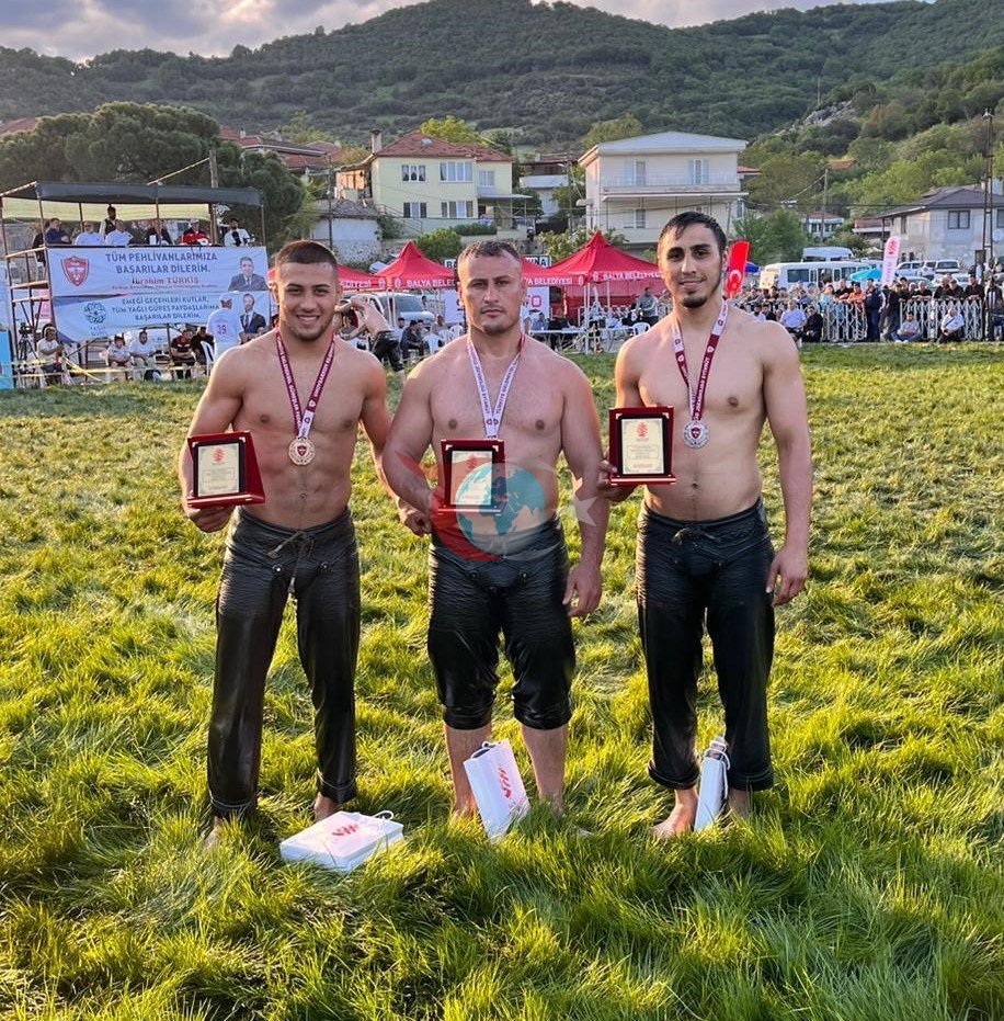 Büyükşehir sporcularından 3 branşta madalya yağmuru