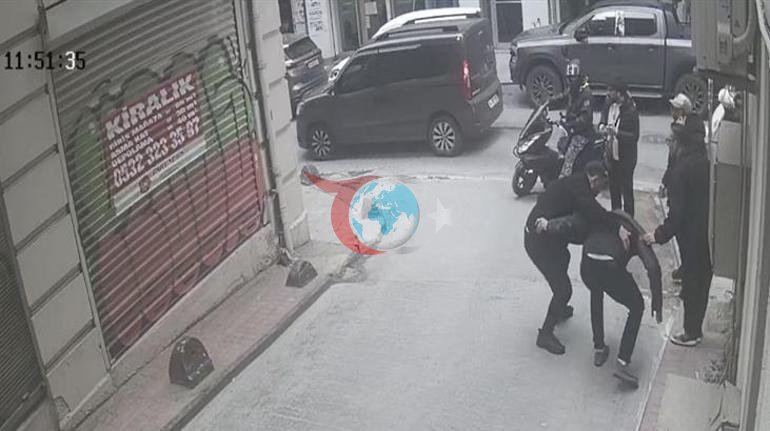 Beyoğlunda yürürken büyük bir acıyla irkildi Başına 7 dikiş atıldı