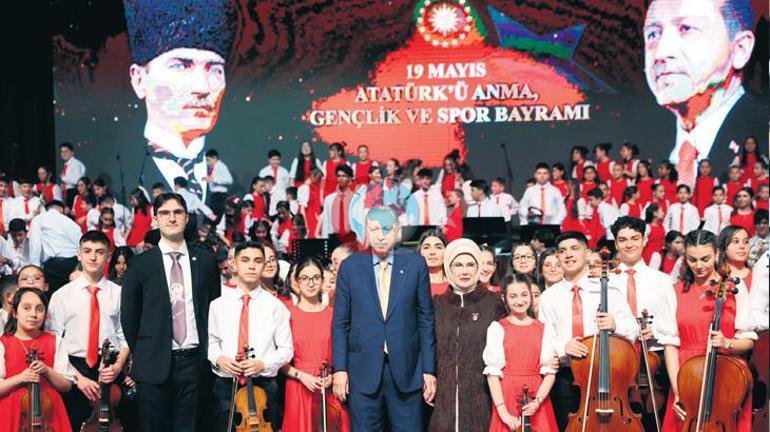 Cumhurbaşkanı Erdoğan, 19 Mayıs’ta gençlerle bir araya geldi: Sosyal medya en büyük sorun