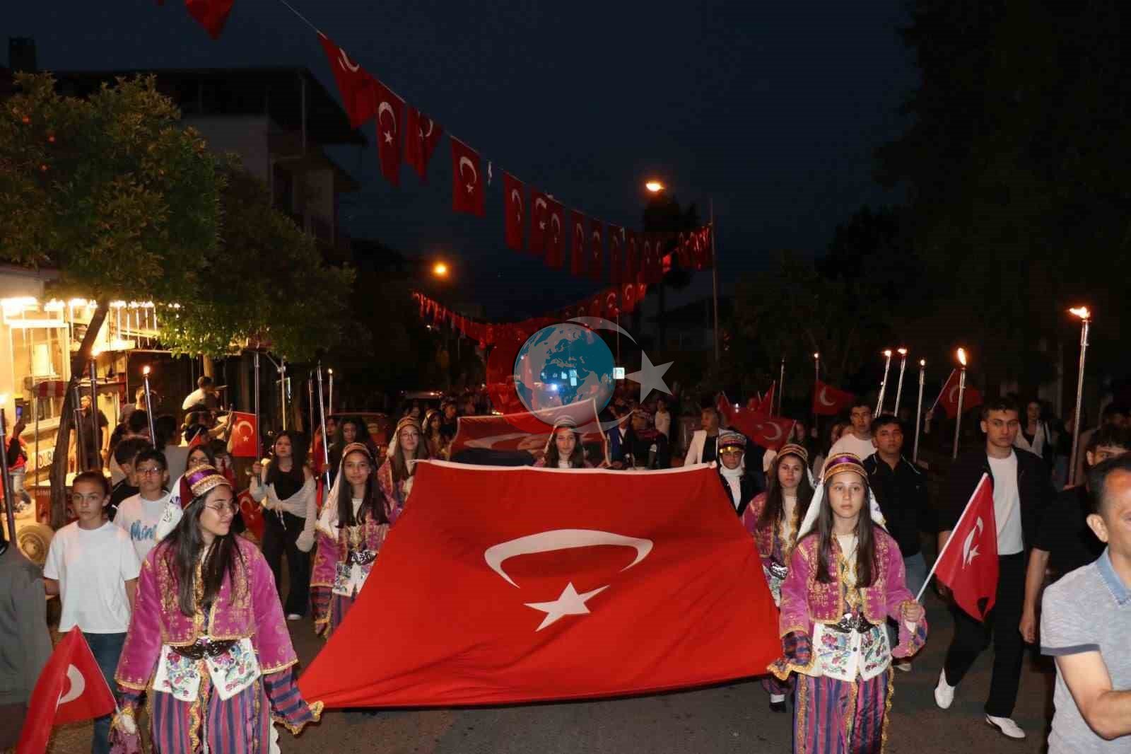Bozdoğan sokaklarında Bandırma Vapuru coşkusu