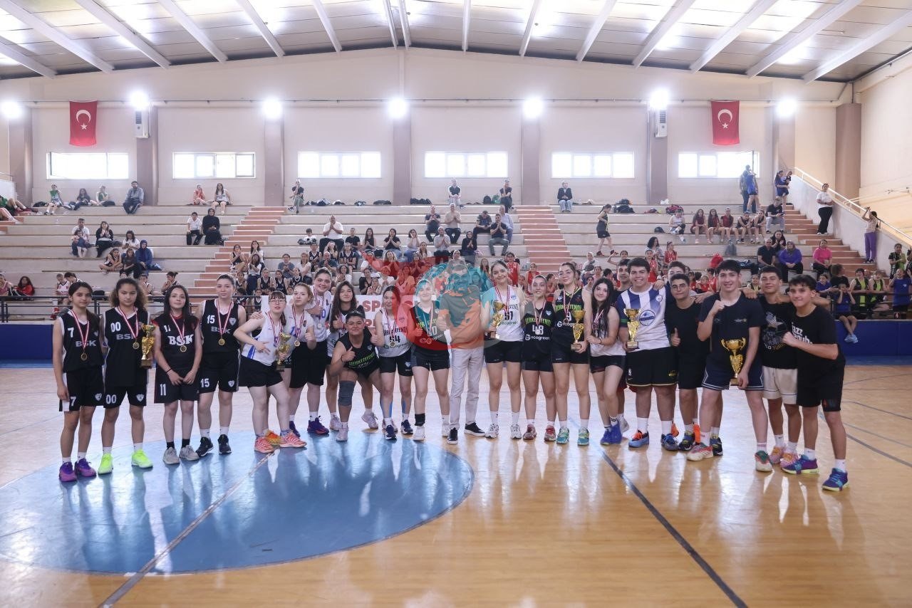 Denizli'de 19 Mayıs Coşkusu: Gençlik Sporla ve Sanatla Birleşiyor