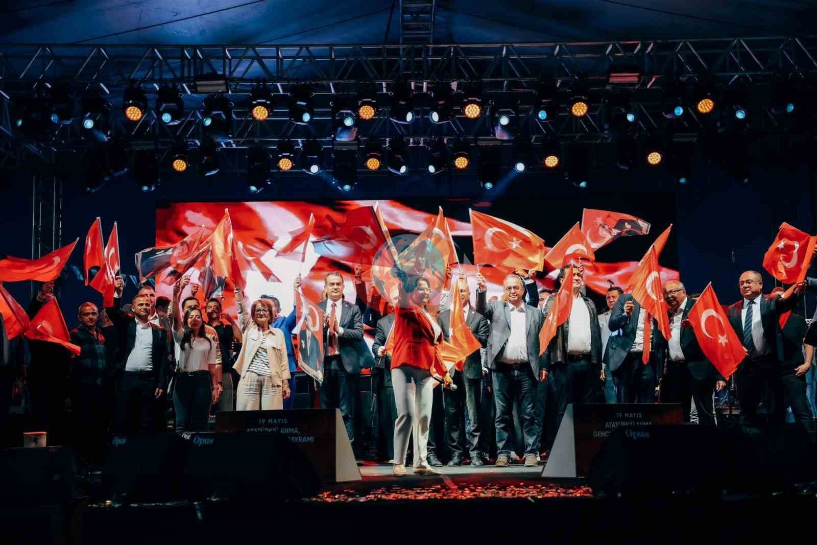 Maviลehir Atatรผrk Kรผltรผr ve Yaลam Alanฤฑ vatandaลlarฤฑn hizmetine aรงฤฑldฤฑ