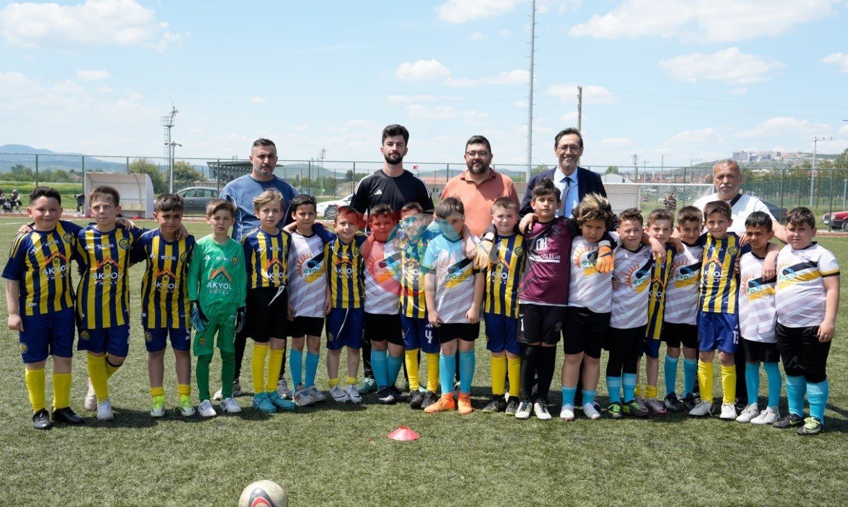 Tavşanlı'da Coşkulu 19 Mayıs Futbol Turnuvası Başladı