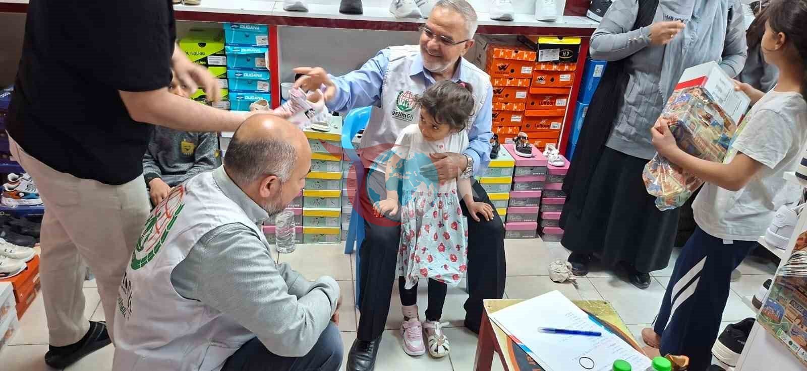 Diyarbakırdakı yetimlərə bayram hədiyyəsi><p>diyarbakırlı uşaqlara bayram sovqatı><p>sınıfı təmin etmək üçün dəstək