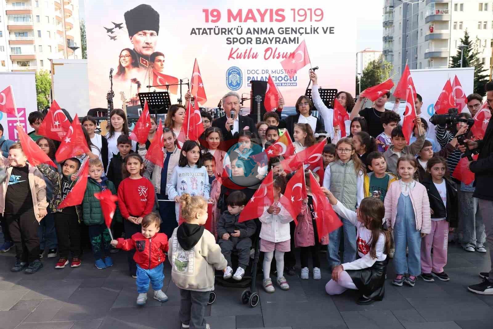Melikgazi'de 19 Mayıs Coşkusu: Gençlik Orkestrası Sahnedeydi