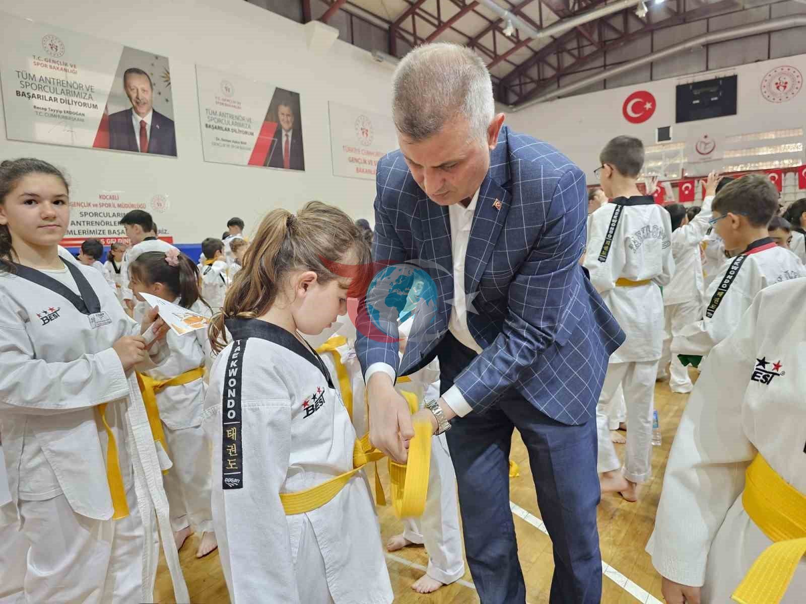 Gölcük&rsquo;te 305 tekvando sporcusu kuşak atlama heyecanı yaşadı