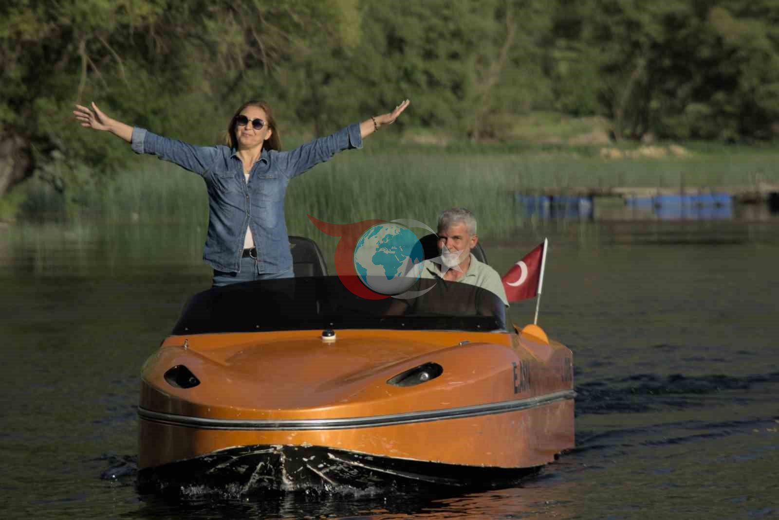 Gökgöl’de Nilüfer Turu: Lamborghini Tasarımı Tekneyle Göl Keyfi