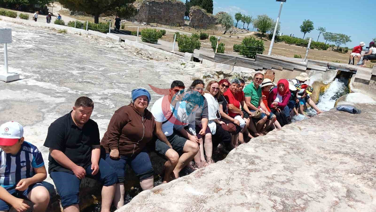 Acıpayam'dan Pamukkale'ye: Kanatsız Melekler Beyaz Cenneti Gezdiler