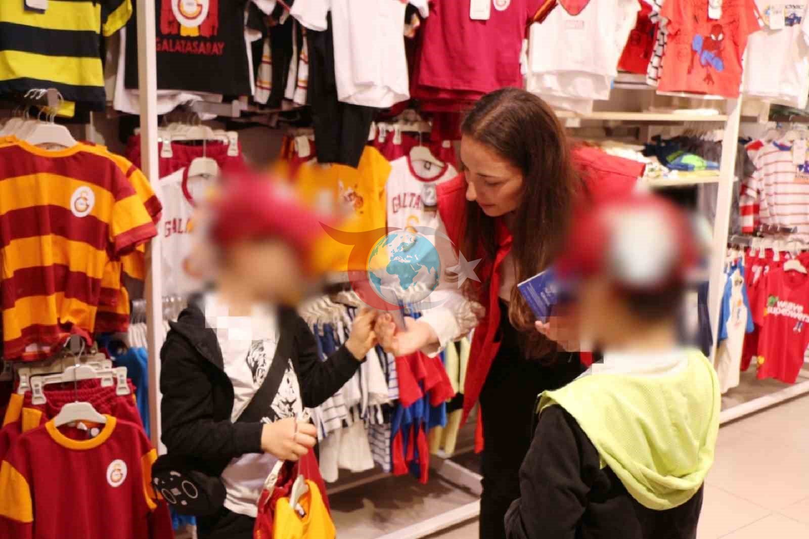 Yetim ve öksüz çocuklara bayramlık hediyesi