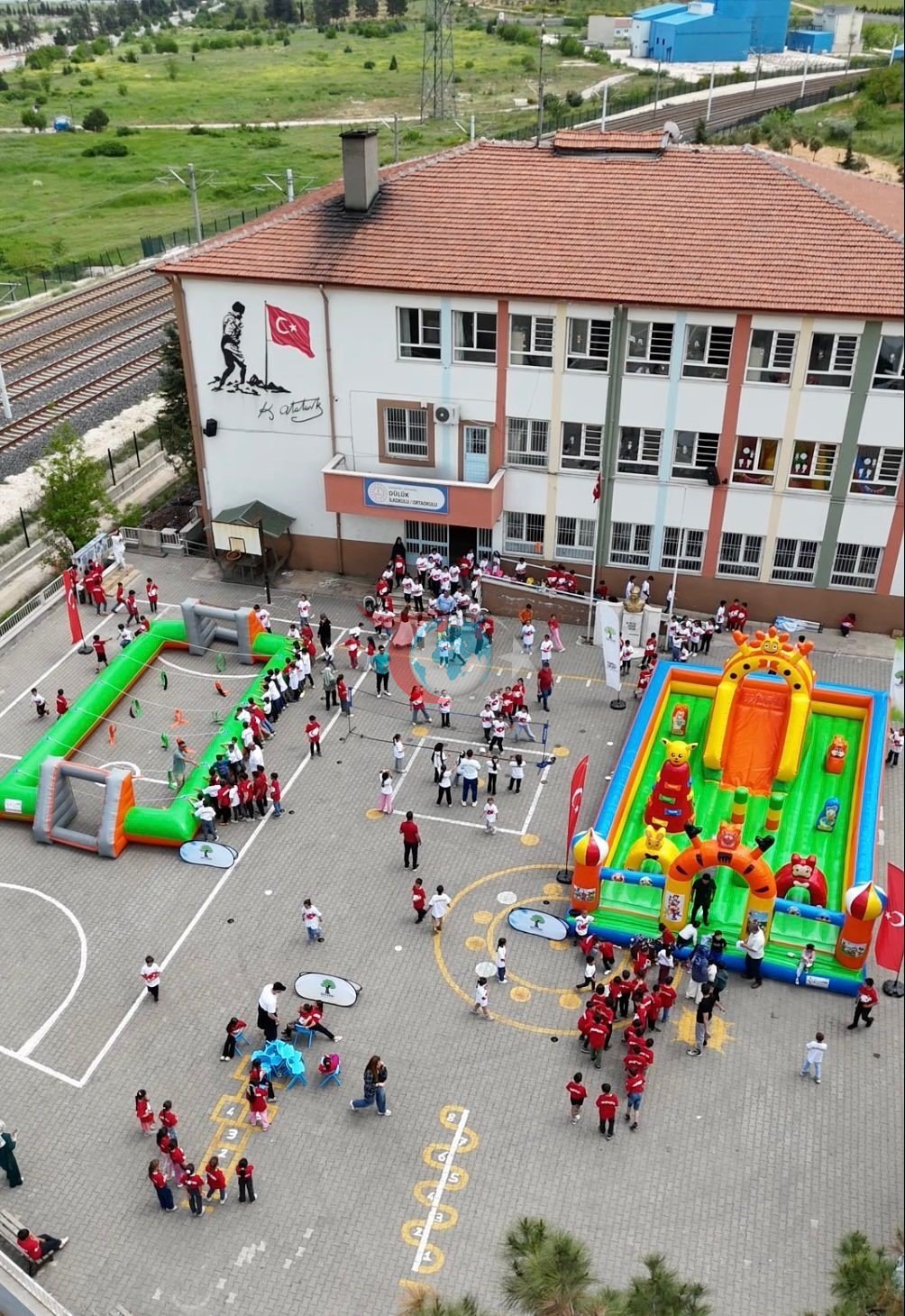 Kənddəki rəngarəng şənlikdən>Şehi