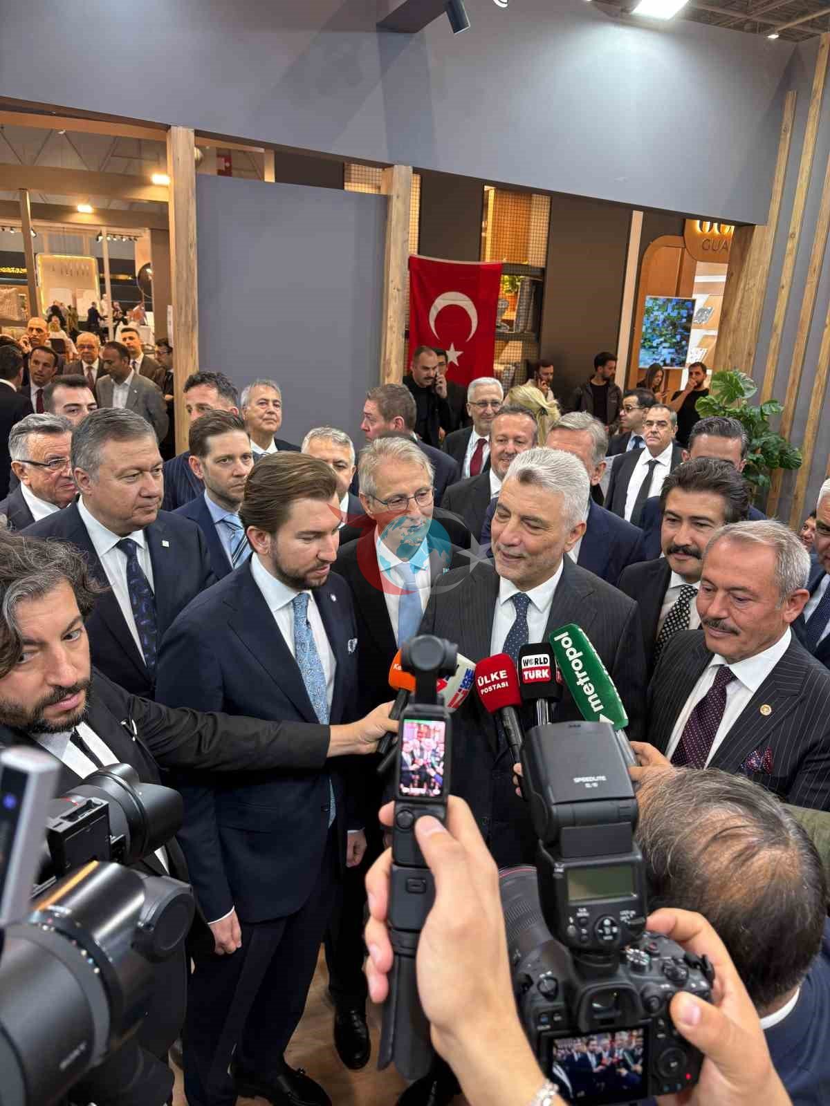 Bakan Bolat, Hometex 2026&rsquo;nın gözdesi DENİB standını ziyaret etti