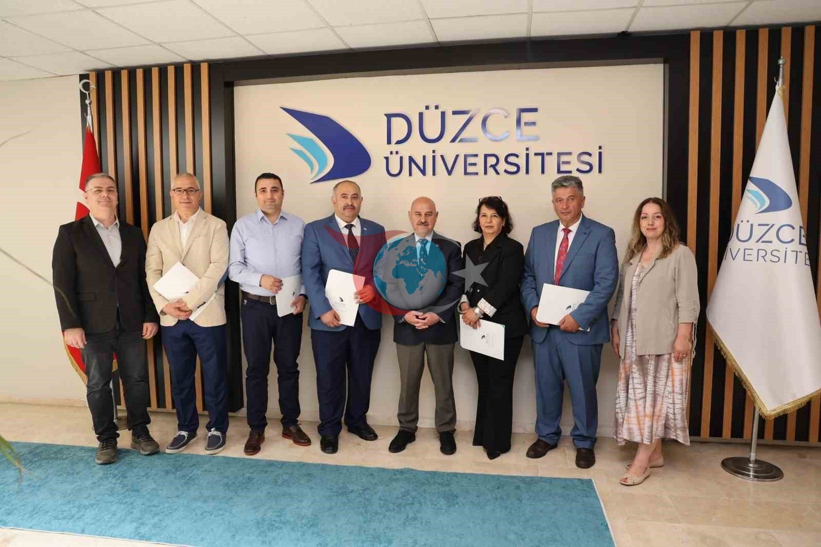 Düzce Üniversitesi'nde Başarı Belgeleri Sahiplerine Teslim Edildi