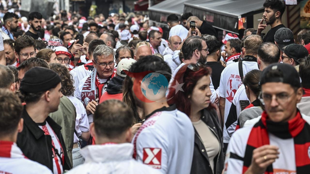 UEFA Avrupa Ligi Finalinde Dolmabahçe'de Futbol Coşkusu