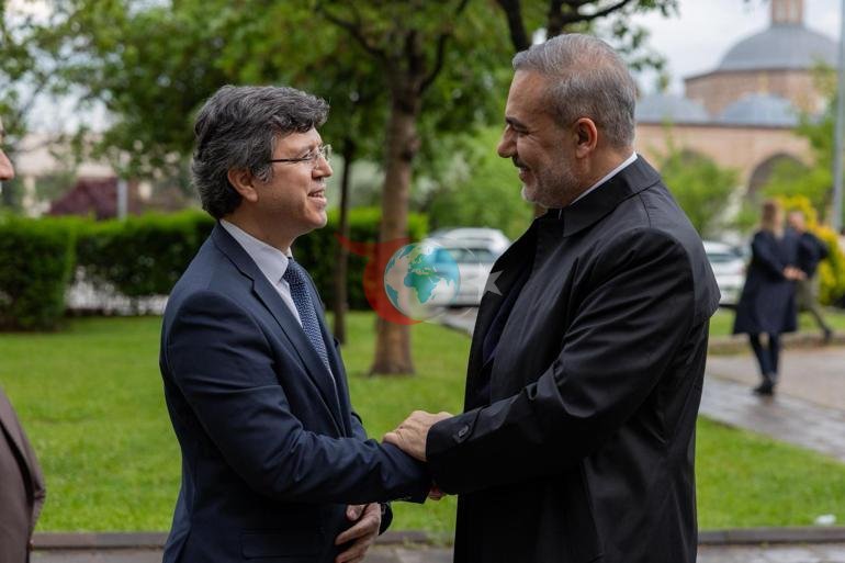 Bakan Fidan, Siyasallılar Vakfını ziyaret etti