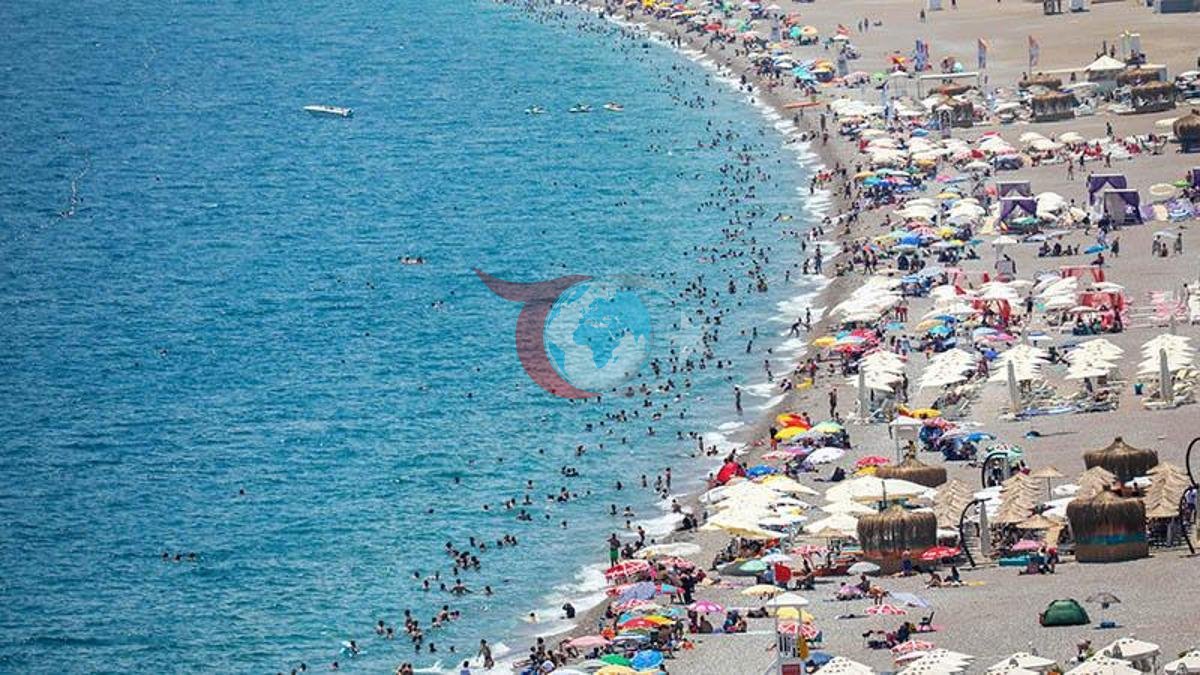 Antalya'da Bayram Tatili Yoğunluğu: Oteller Tam Dolulukta