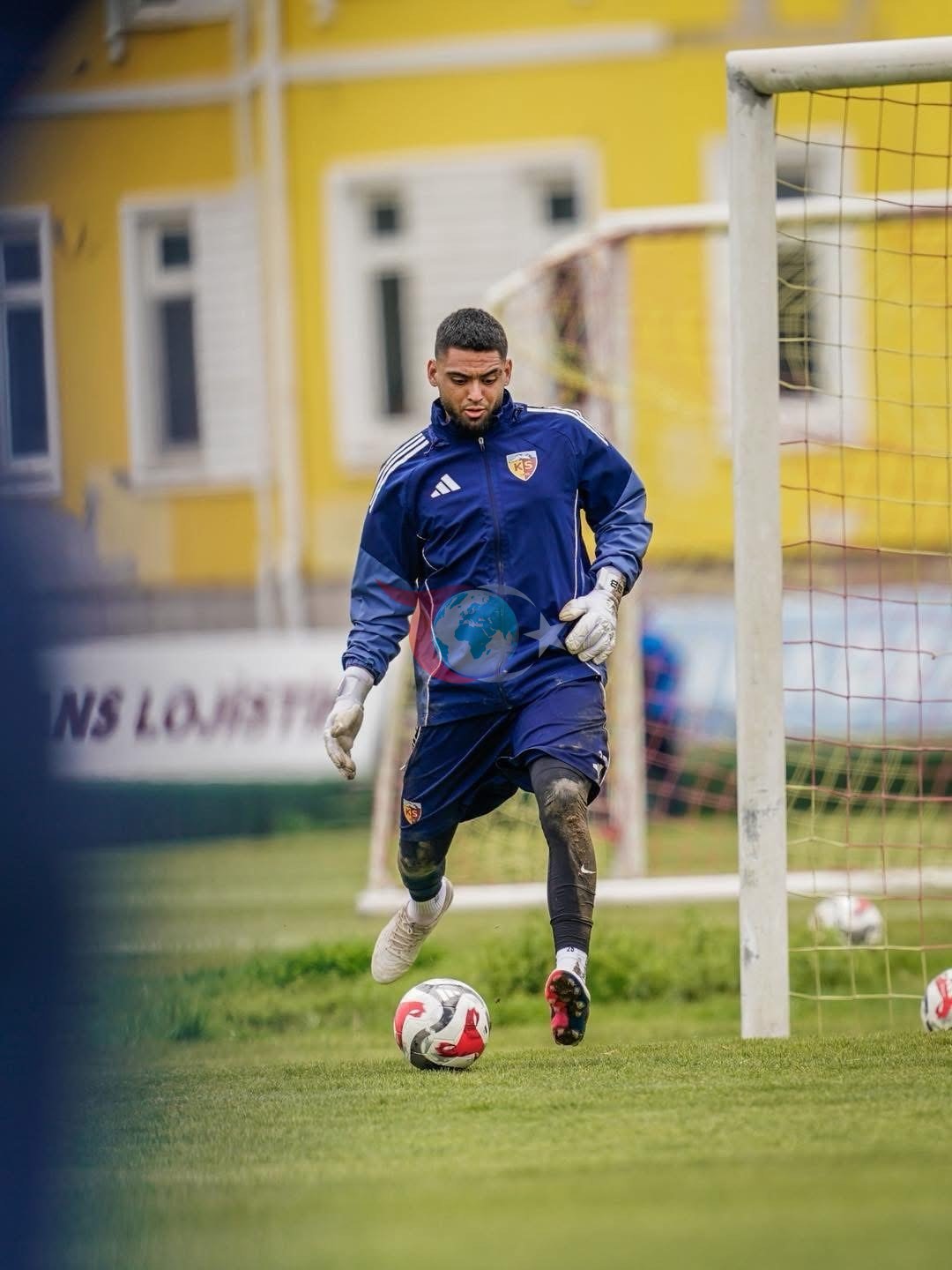 Kayserispor 62 matçda qapısından 30 qol keçirdi.
                        </div>

                        <!-- Tags -->
                                                    <div class=