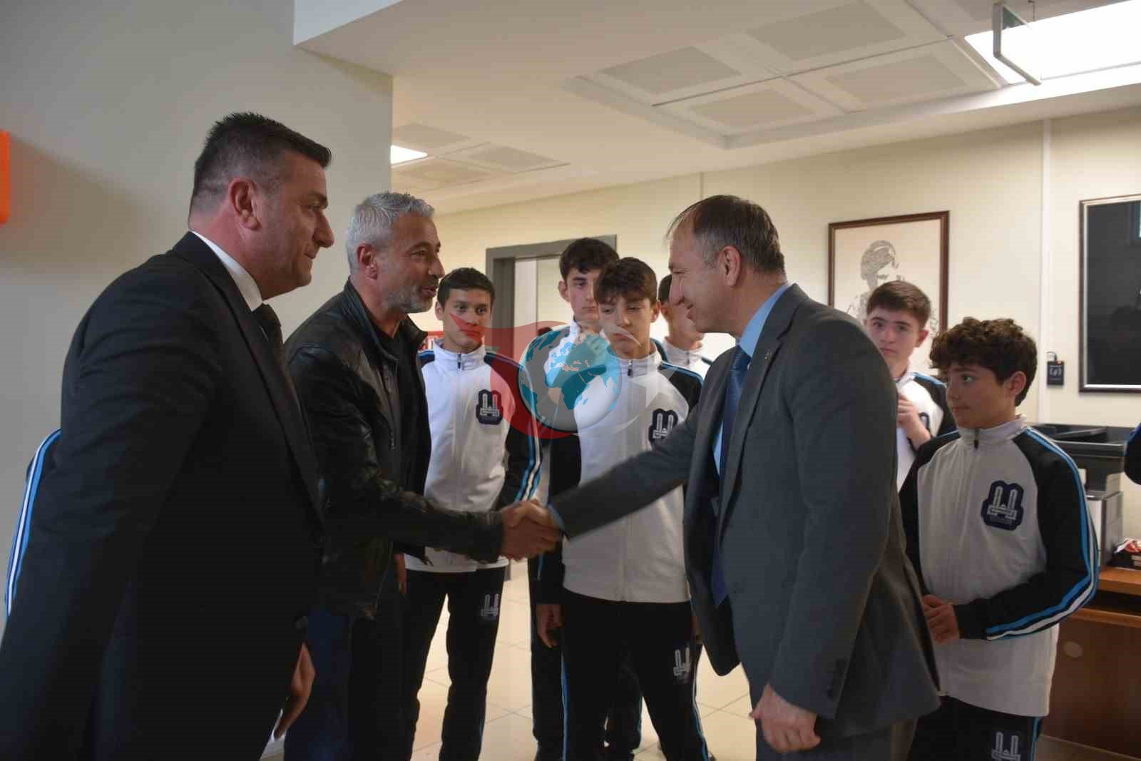 Ahmet Hamdi Tanpınar Ortaokulu Futsal Takımı Büyük Başarıya İmza Attı