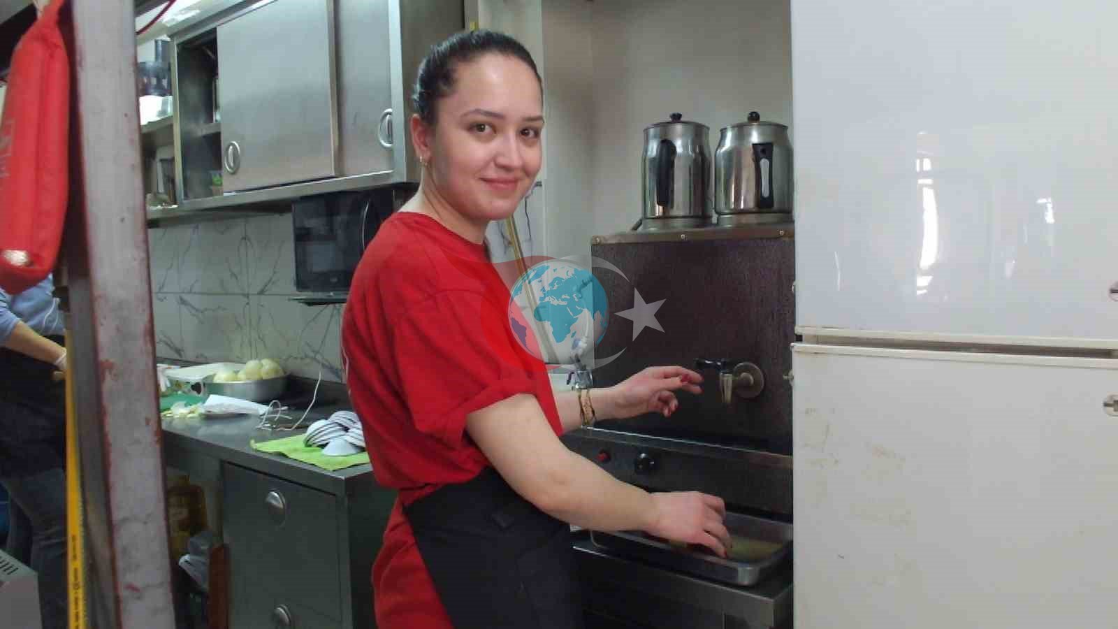 Balıkesirdəki bu restoranın meneceri və işçiləri qadındır