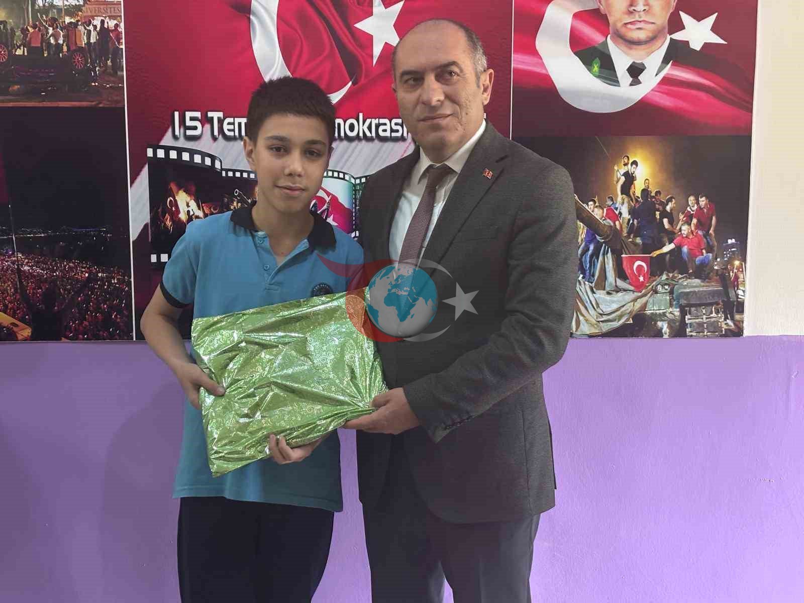 Bitlis&rsquo;te kuş yavrusunu kurtarmaya çalışan öğrencilere anlamlı ödül