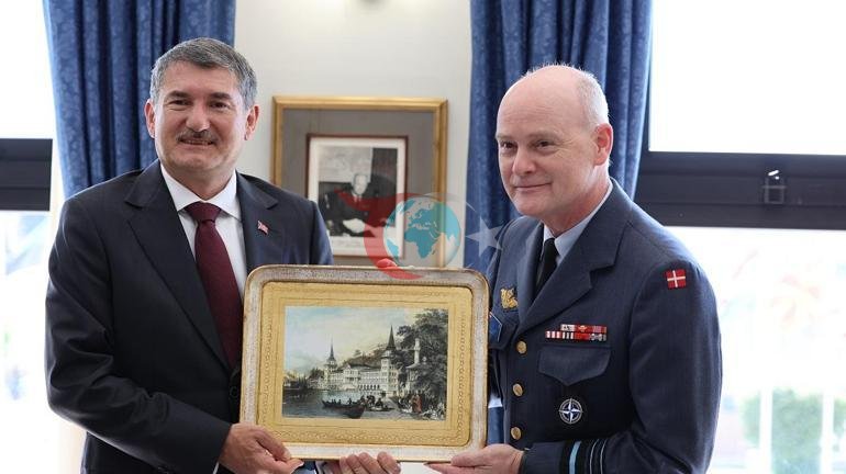 Roma’da ‘Ankara NATO Zirvesi Ekseninde İttifakın Güney Kanadı’ paneli düzenlendi