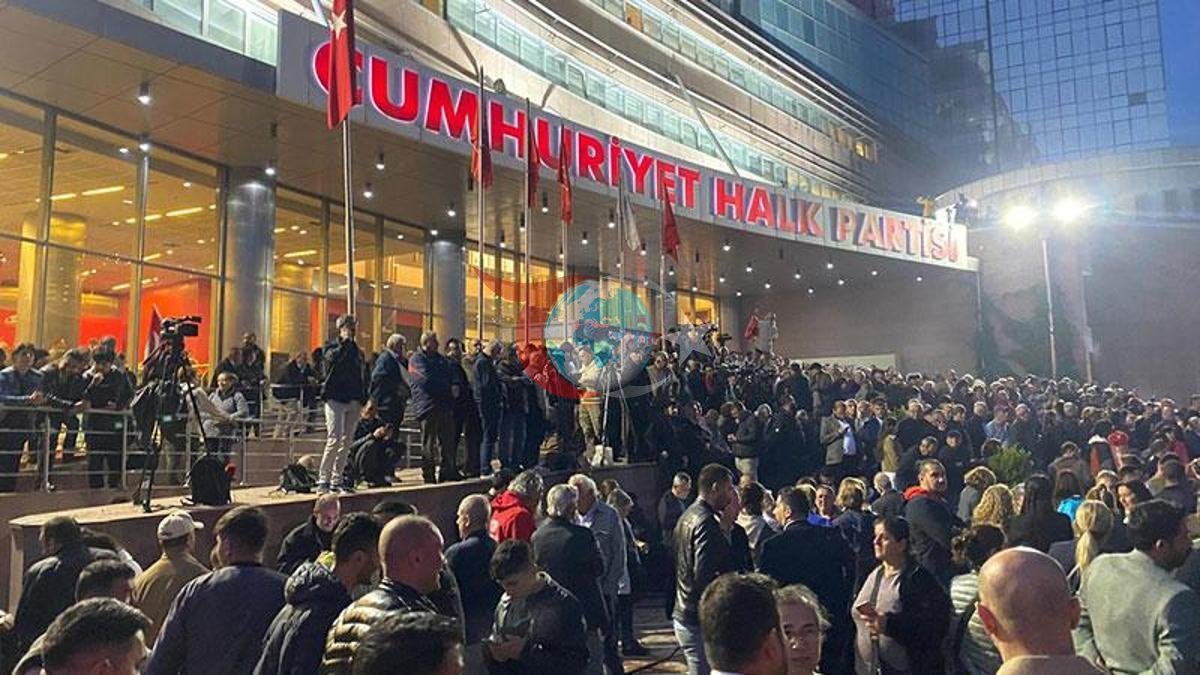 CHP Genel Merkezi'nde 'mutlak butlan' kararı sonrası gergin anlar