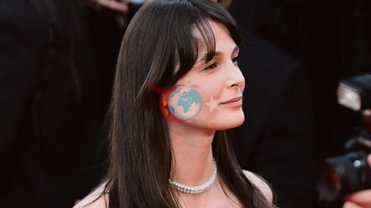 Büşra Develi Cannes Film Festivali'nde Büyüledi