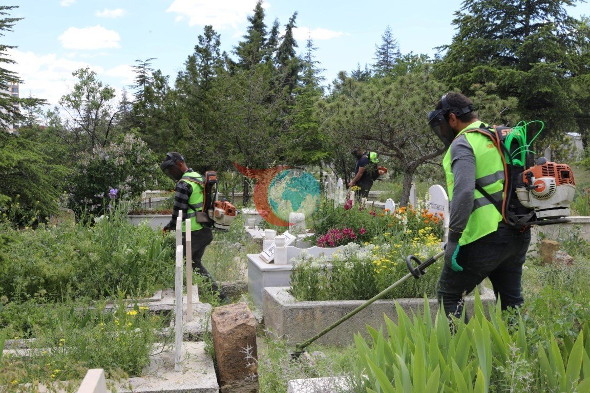 Niğde qəbiristanlıqları ziyarət edilir.
