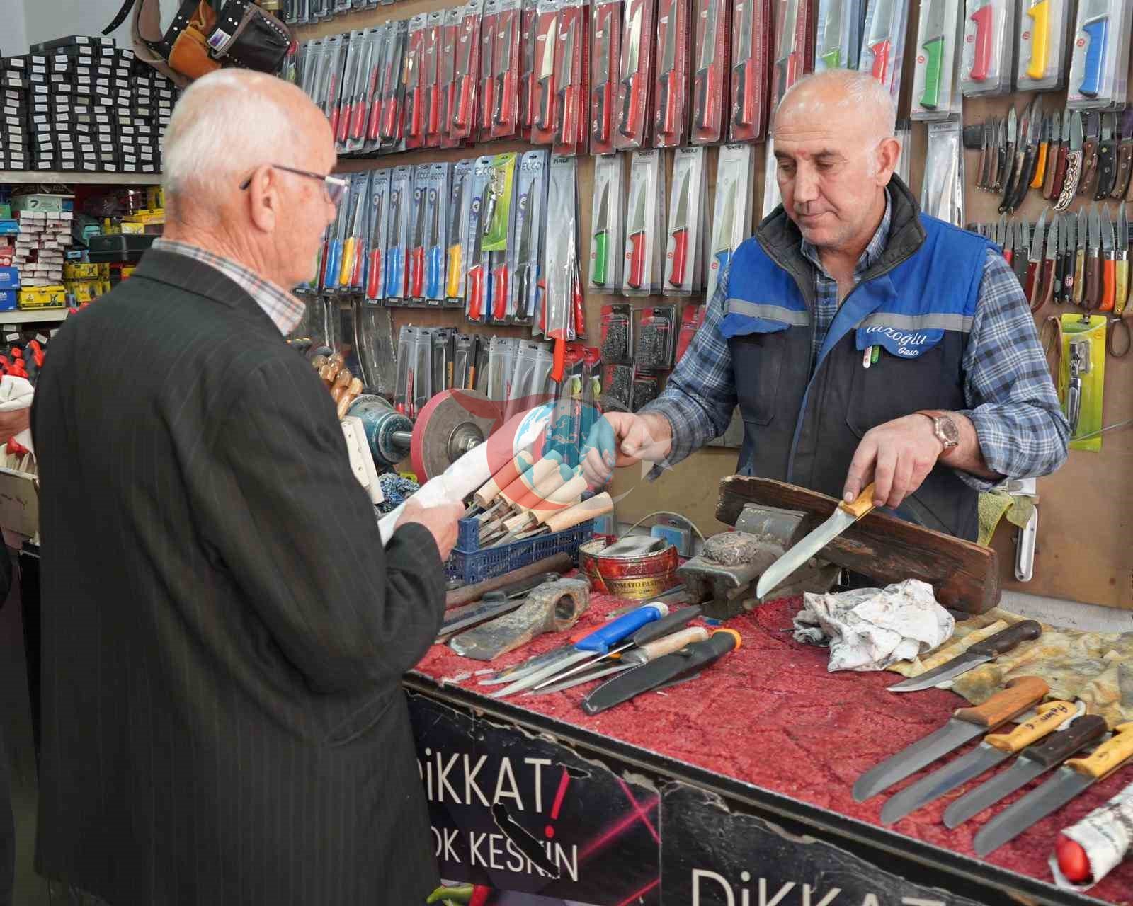 Van&rsquo;da bıçak bileme ustalarının yoğun bayram mesaisi