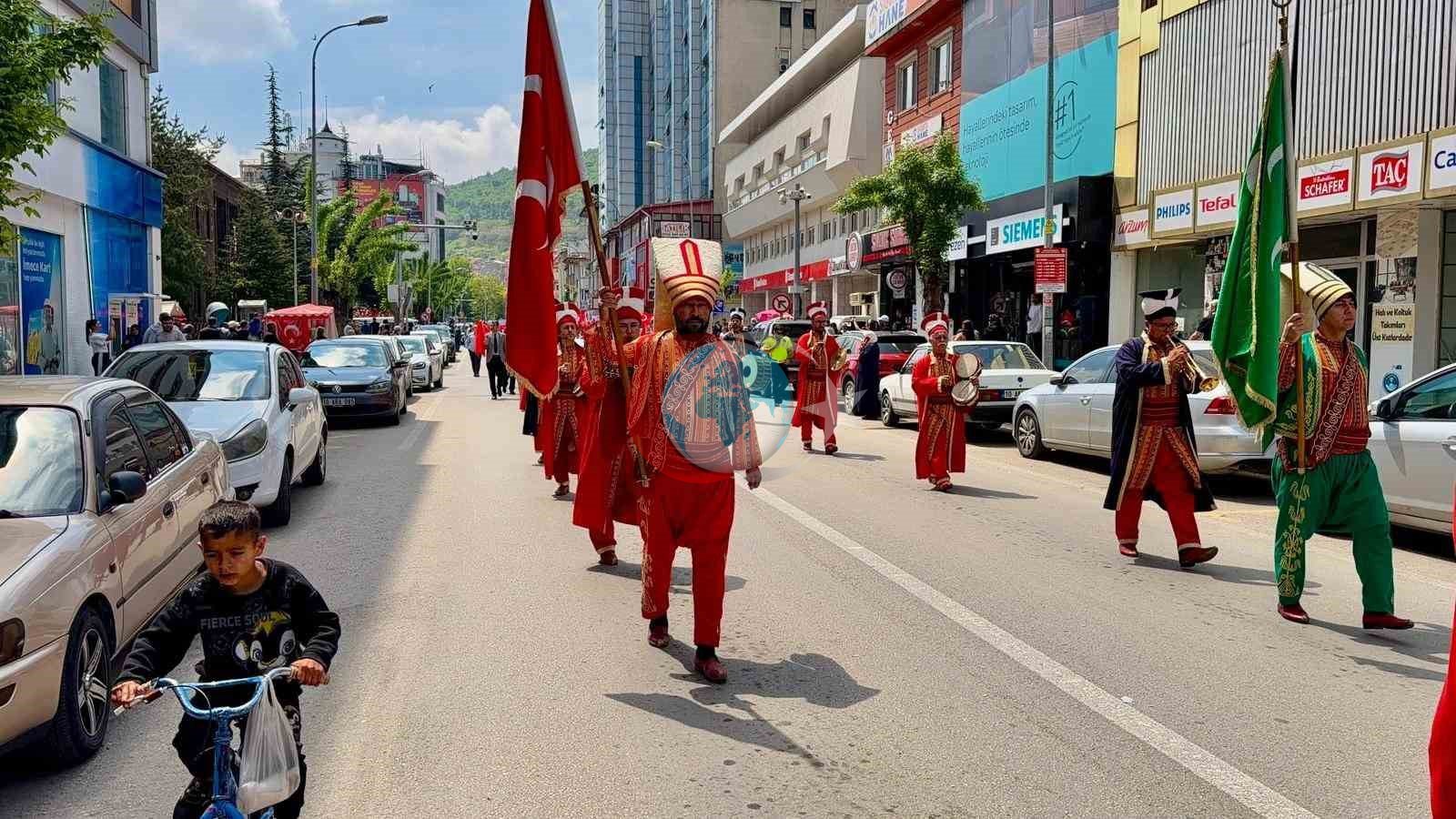 Afyonkarahisar'da Meslek Liselilerden Mehteranlı Tanıtım Yürüyüşü