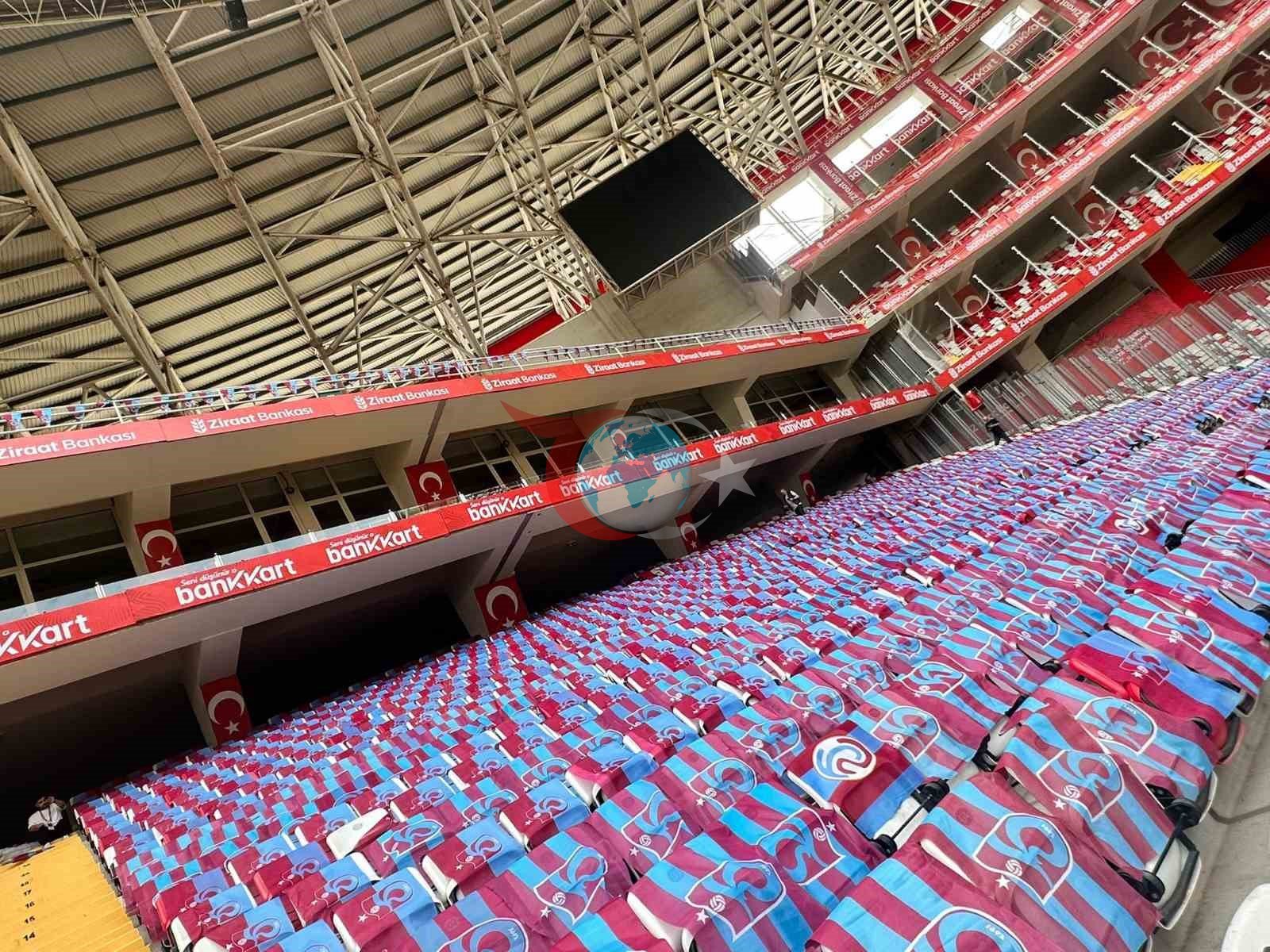 Trabzon Büyükşehir'den Antalya Stadyumu'na Bordo-Mavi Destek