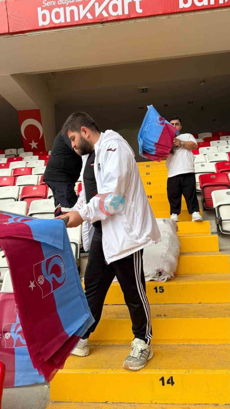 Trabzon Büyükşehir Belediyesi, Antalya Stadyumu&rsquo;nu bayraklarla donattı