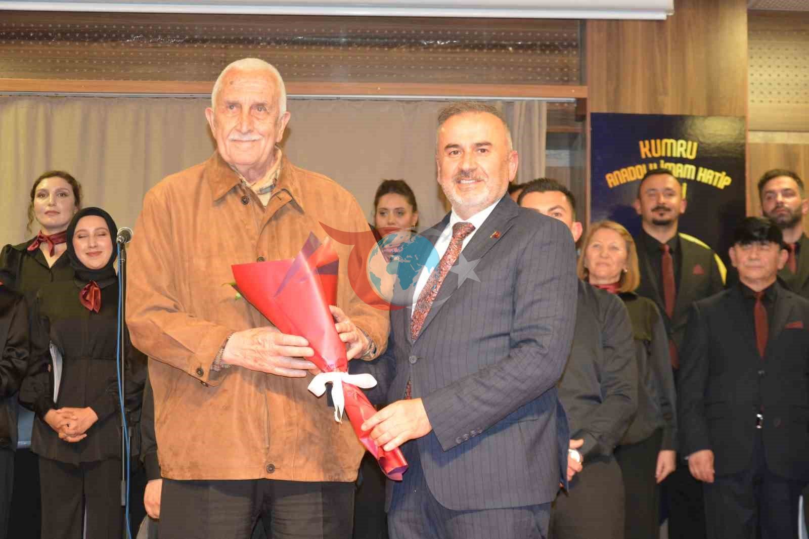 Turk xalq musiqasi o'qituvchisi dan 