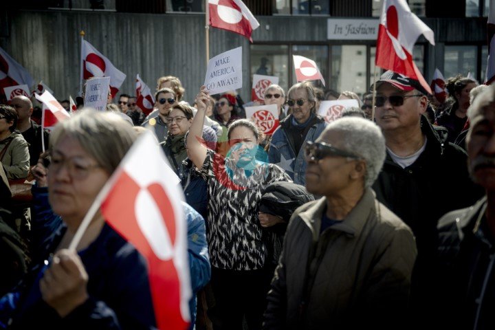 Grรถnland'daki yeni ABD konsolosluฤu รถnรผnde protesto