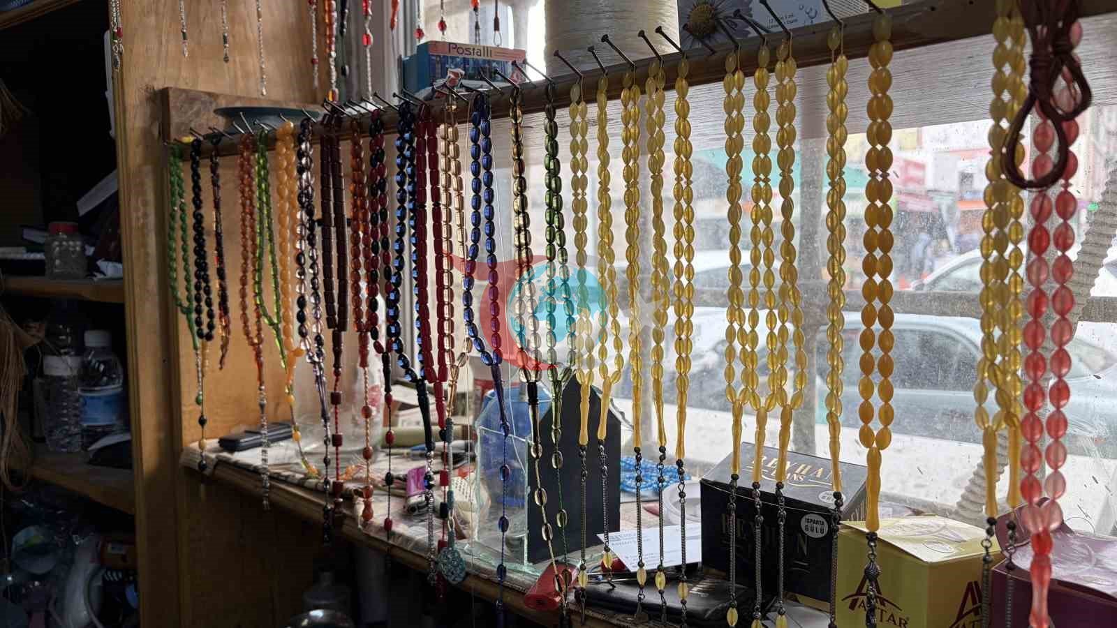 30 Yıldır Küçük Dükkânında Tespih Sanatını Yaşatıyor