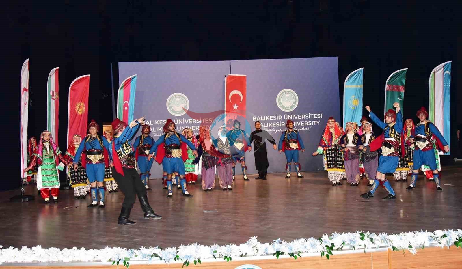 Türk Dünyasının renkleri Balıkesir’de sahneye taşındı