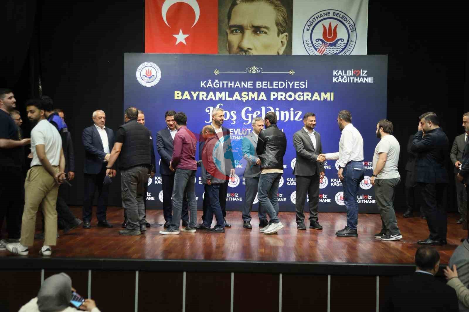 Bələdiyyə Başçısı Öztekin bayram sevincini kollektivlə bölüşdü