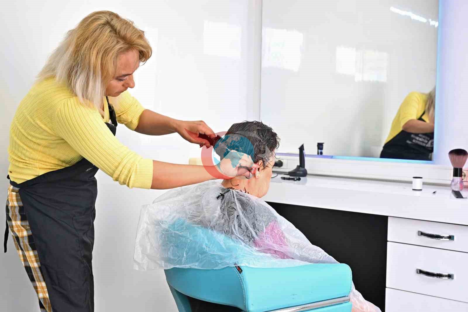 ’Mobil Kuaför’den huzurevi sakinlerine bayram tıraşı