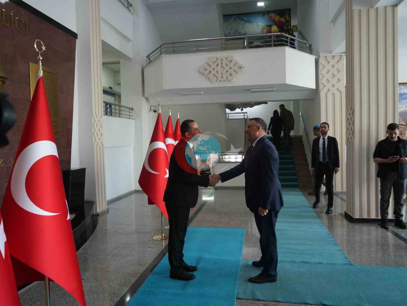 Iğdır'da Bayramlaşma Coşkusu: Vali Taşolar'dan Önemli Mesajlar