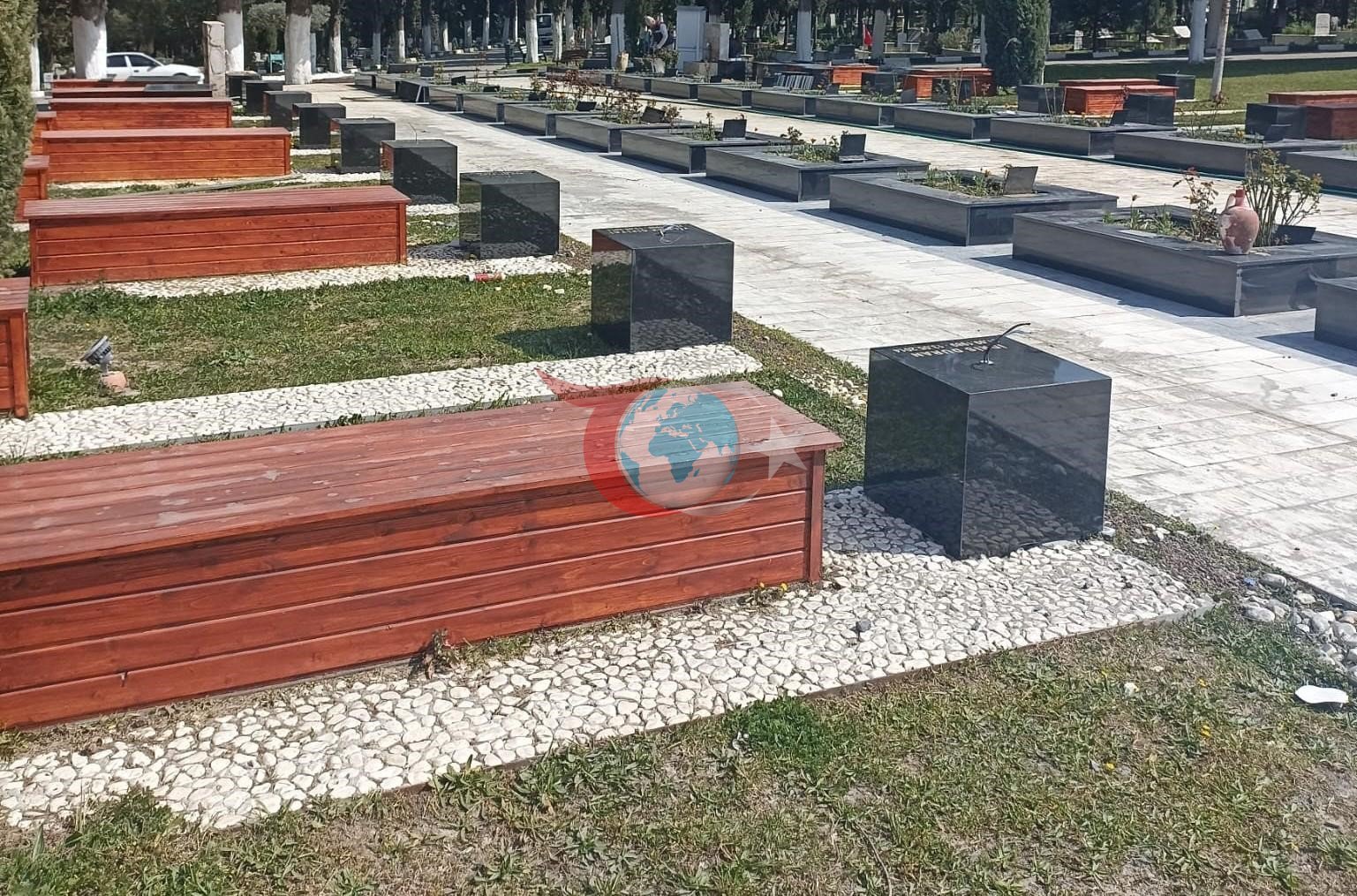 Manisa'da Mezarlıklar Kurban Bayramı'na Hazırlanıyor