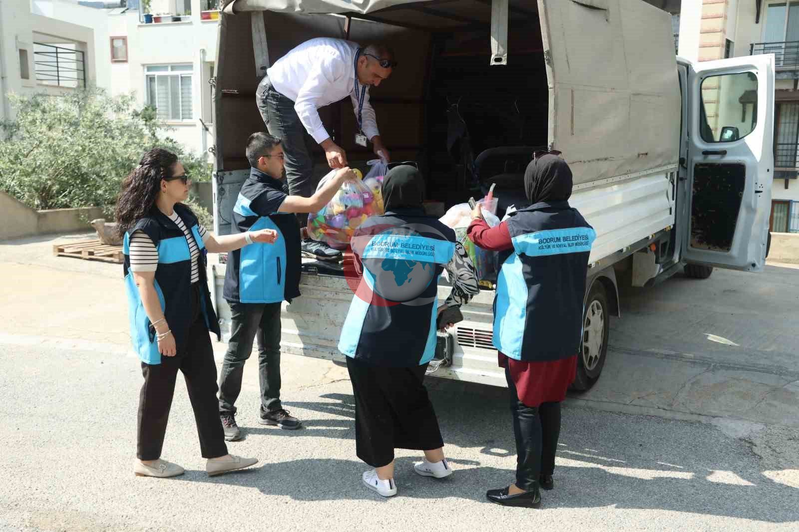 Bodrum'da Bayram Öncesi Çocuklara Oyuncak Sevinci
