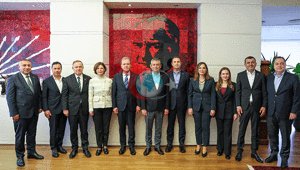 Özgür Özel mutlak butlan kararı sonrası, büyükşehir belediye başkanları ile bir araya geldi