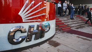 Mutlak butlan kararı sonrası CHP önünde hareketlilik sürüyor