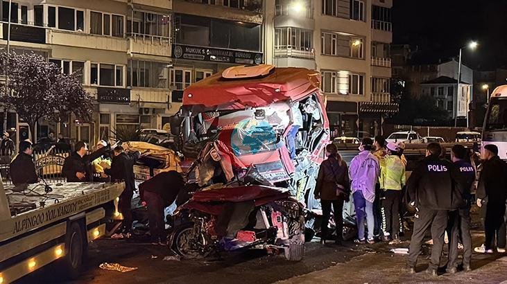 Giresun'da Trafik Kazası: Tır, İki Araca Çarptı, 5 Ölü, 6 Yaralı