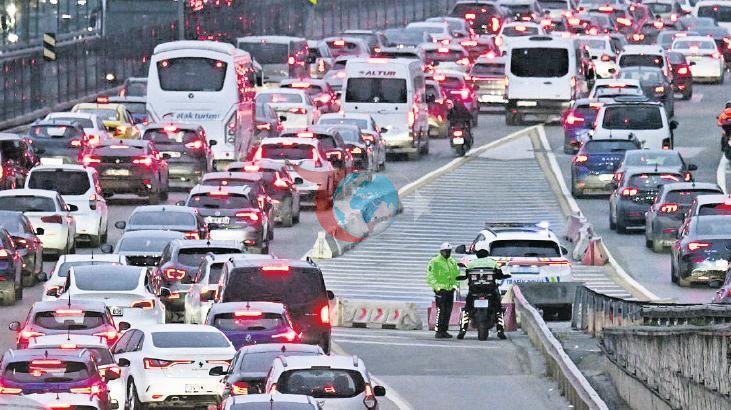 Uzun Bayram Tatili Trafikte Yoğunluk Yarattı