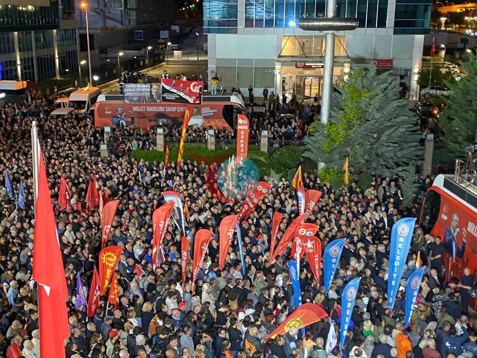 Özgür Özel'den CHP'ye Çağrı: Acil Kurultay ve Sandık Talebi